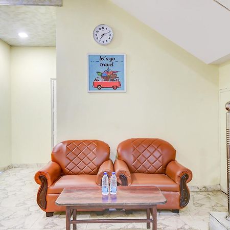 Hotel O 74192 Vishwakarma Palace Deli Exterior foto