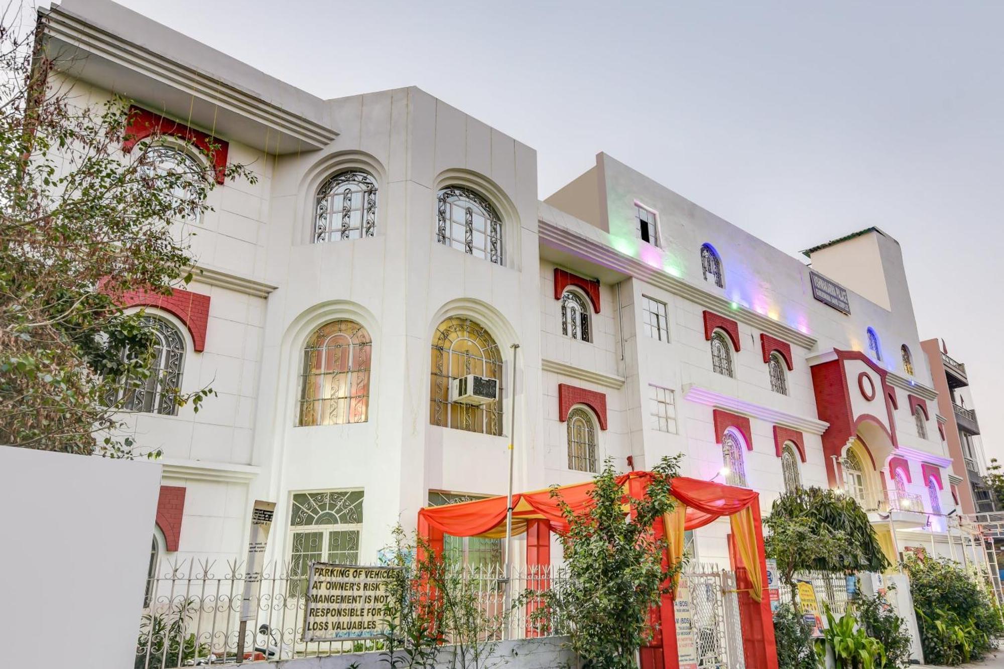 Hotel O 74192 Vishwakarma Palace Deli Exterior foto